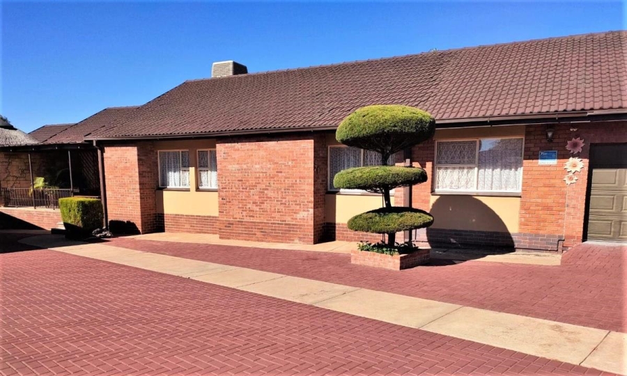 4 Bedroom Property for Sale in Monument Heights Northern Cape